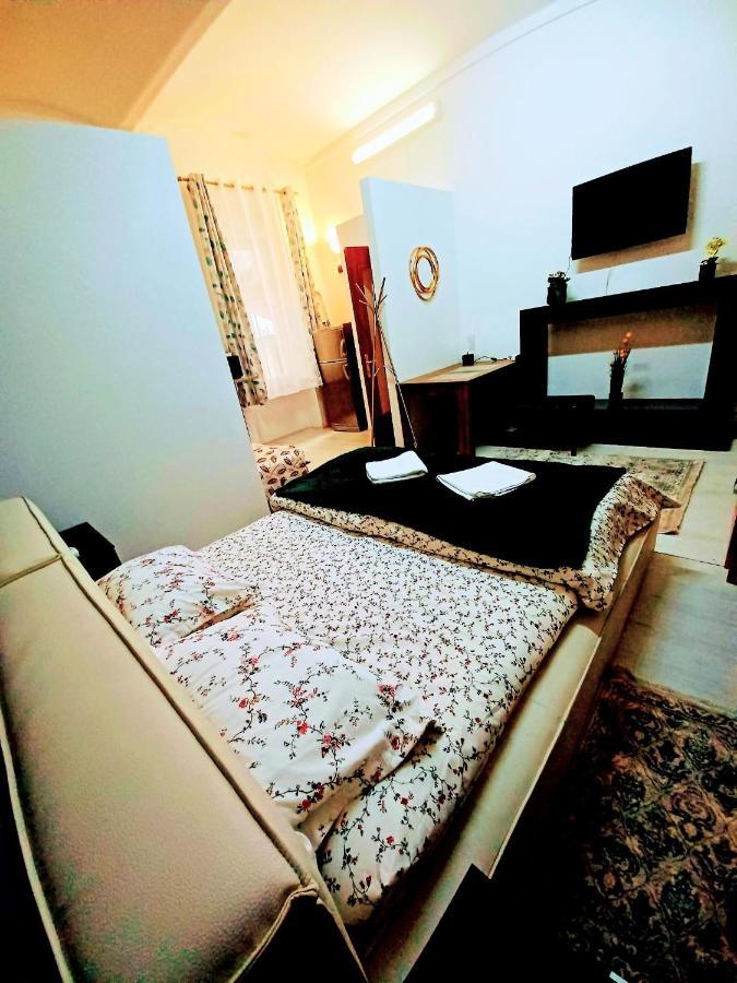 Studios Republicii Brassó Kültér fotó